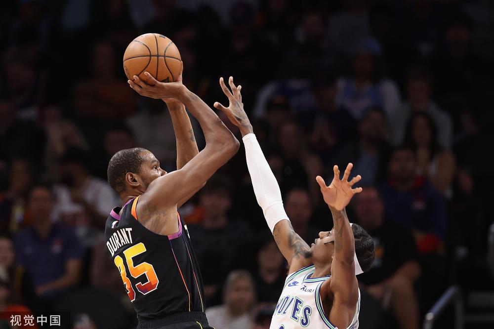 年轻前锋的 年轻前锋的