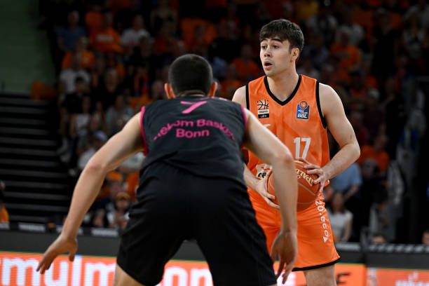 凭借年轻和 凭借年轻和